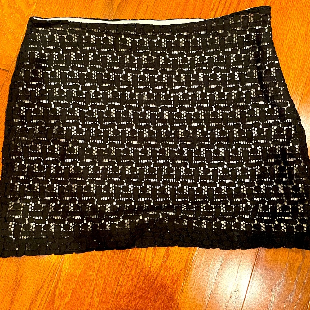 FOREVER 21 size S mini skirt white with black overlay